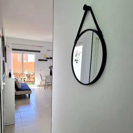 Habitacion Privada En Apartamento Moderno Compartido Cerca De La Playa Y Aeropuerto Guest house